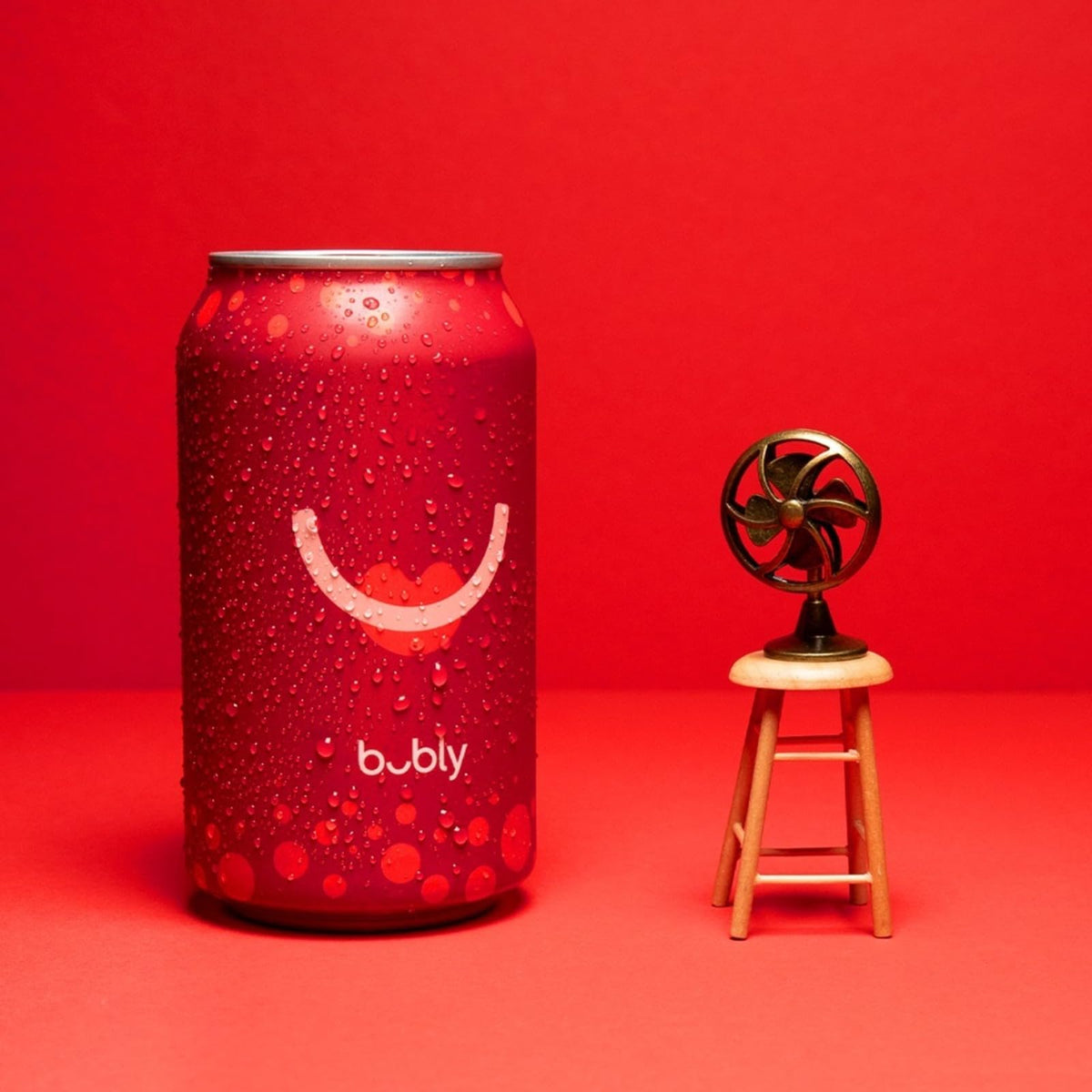 Strawberry Flavored Sparkling Water 12 fl oz Aluminum Can 20-Pack T4512